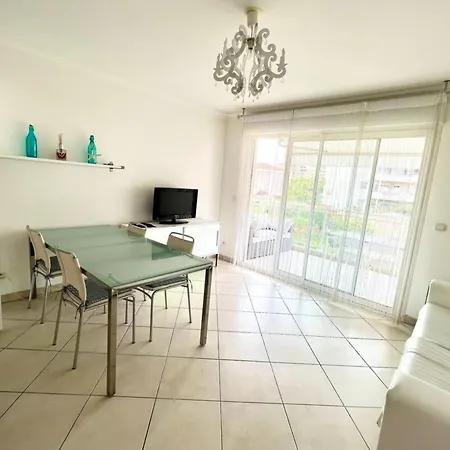 Апартаменты Juan Les Pins - 4 People - Near Sea - Swimming Pool Антиб