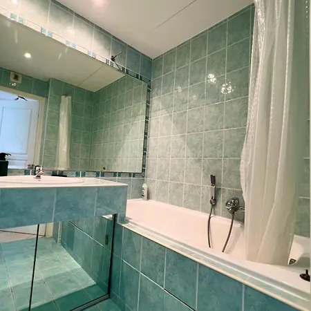 Апартаменты Juan Les Pins - 4 People - Near Sea - Swimming Pool *