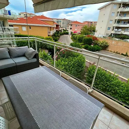 Juan Les Pins - 4 People - Near Sea - Swimming Pool * Antibes
